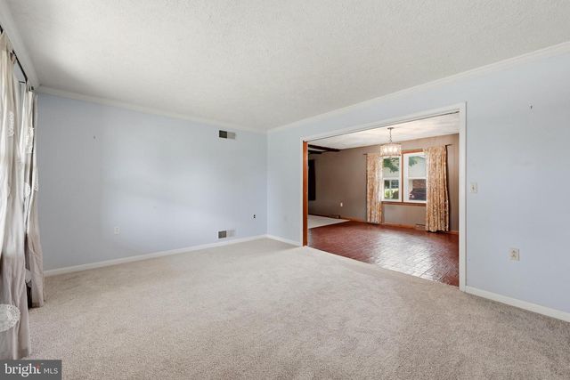 23 DRAKE AVE, Falling Waters, WV 25419