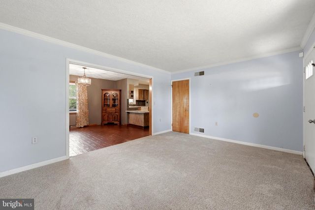 23 DRAKE AVE, Falling Waters, WV 25419