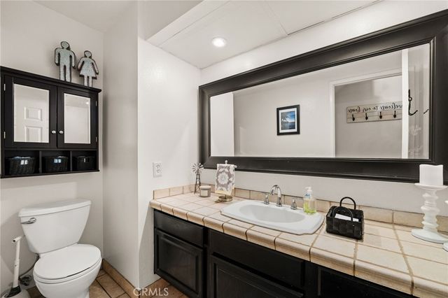 5 Los Felis, Pomona, CA 91766