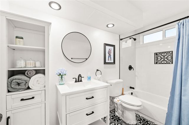 5 Los Felis, Pomona, CA 91766