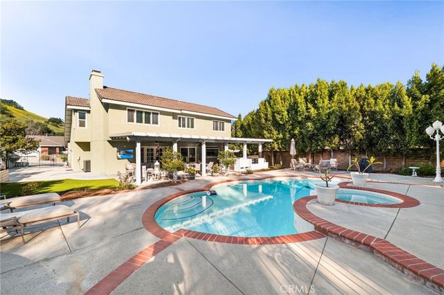 5 Los Felis, Pomona, CA 91766