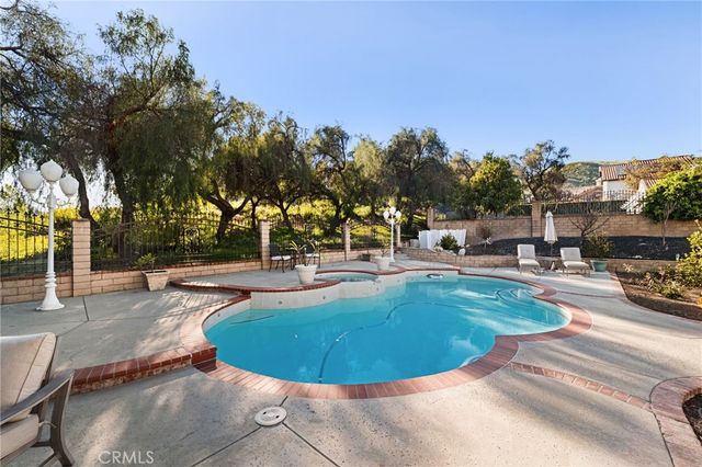 5 Los Felis, Pomona, CA 91766