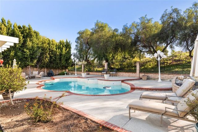 5 Los Felis, Pomona, CA 91766