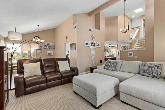 538 Jobe Hill Drive, Vista, CA 92081