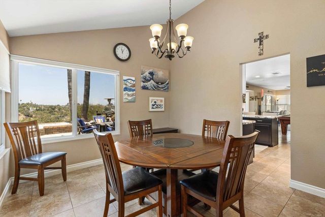 538 Jobe Hill Drive, Vista, CA 92081