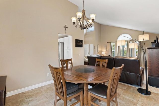 538 Jobe Hill Drive, Vista, CA 92081
