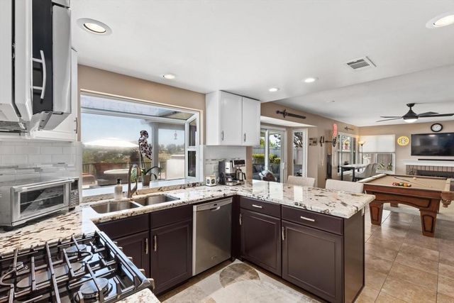 538 Jobe Hill Drive, Vista, CA 92081