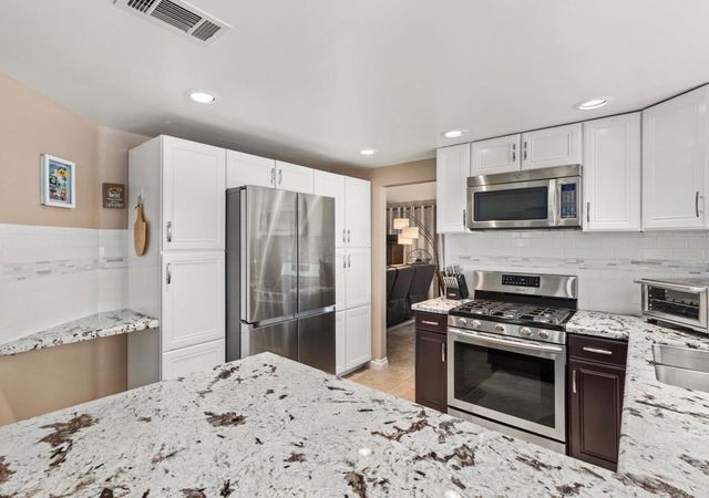 538 Jobe Hill Drive, Vista, CA 92081