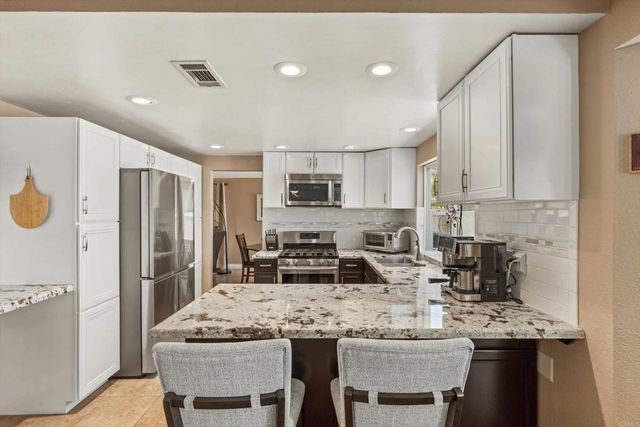 538 Jobe Hill Drive, Vista, CA 92081
