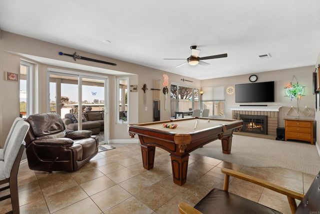 538 Jobe Hill Drive, Vista, CA 92081