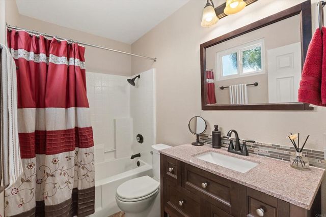 538 Jobe Hill Drive, Vista, CA 92081