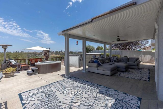 538 Jobe Hill Drive, Vista, CA 92081