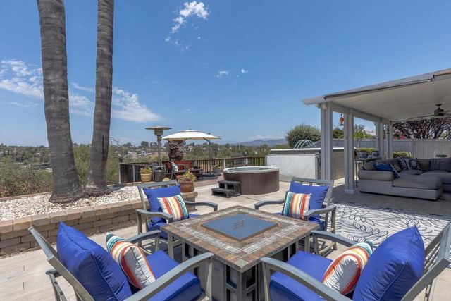 538 Jobe Hill Drive, Vista, CA 92081