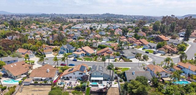 538 Jobe Hill Drive, Vista, CA 92081