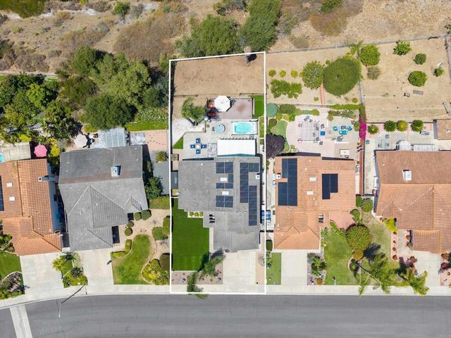 538 Jobe Hill Drive, Vista, CA 92081
