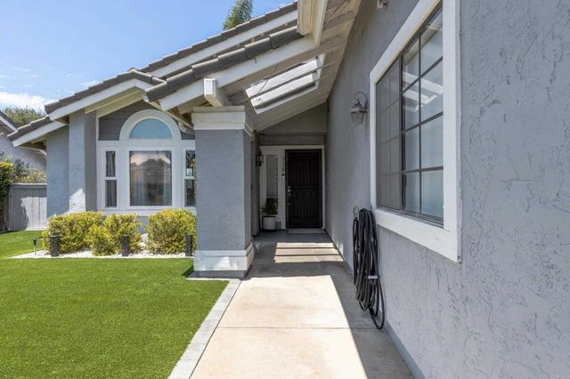 538 Jobe Hill Drive, Vista, CA 92081