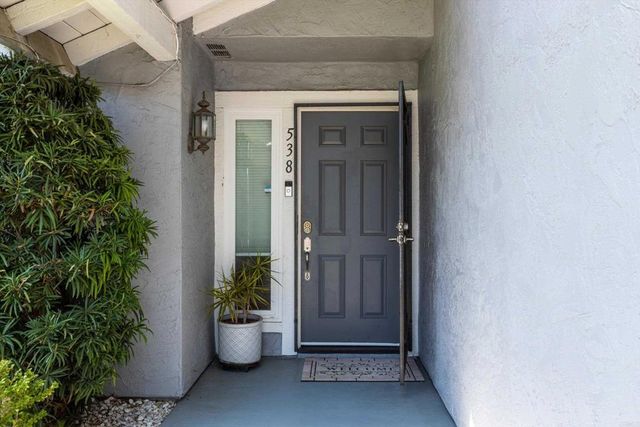 538 Jobe Hill Drive, Vista, CA 92081