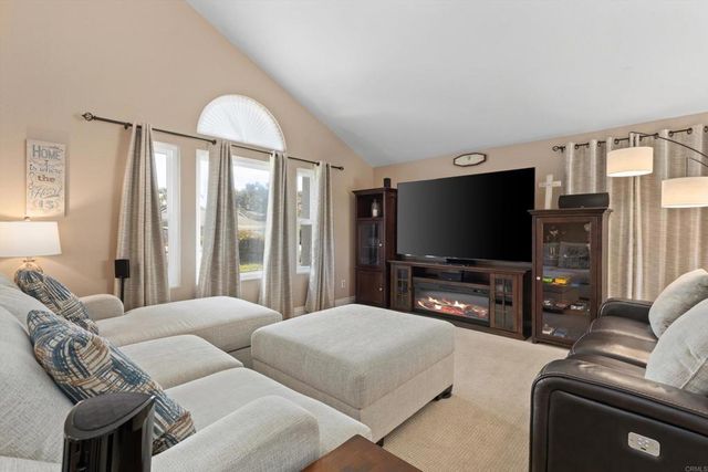 538 Jobe Hill Drive, Vista, CA 92081