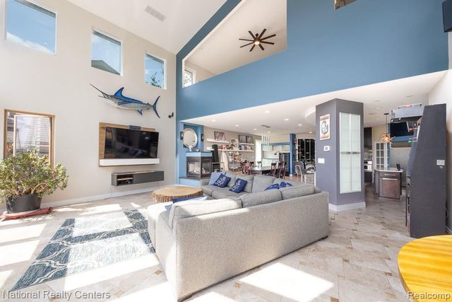 8871 Lakeview Drive, White Lake, MI 48386