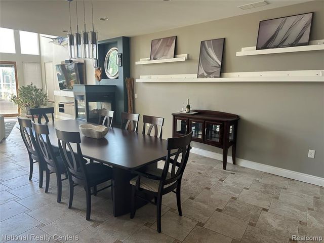 8871 Lakeview Drive, White Lake, MI 48386