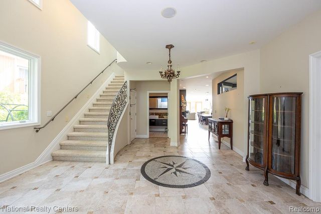 8871 Lakeview Drive, White Lake, MI 48386