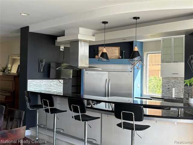 8871 Lakeview Drive, White Lake, MI 48386