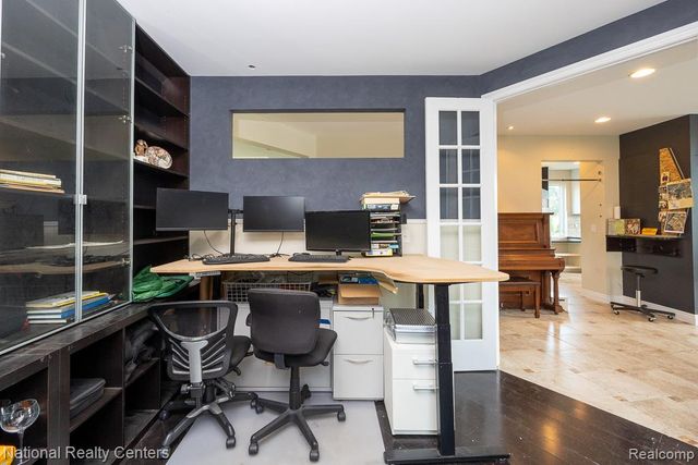 8871 Lakeview Drive, White Lake, MI 48386