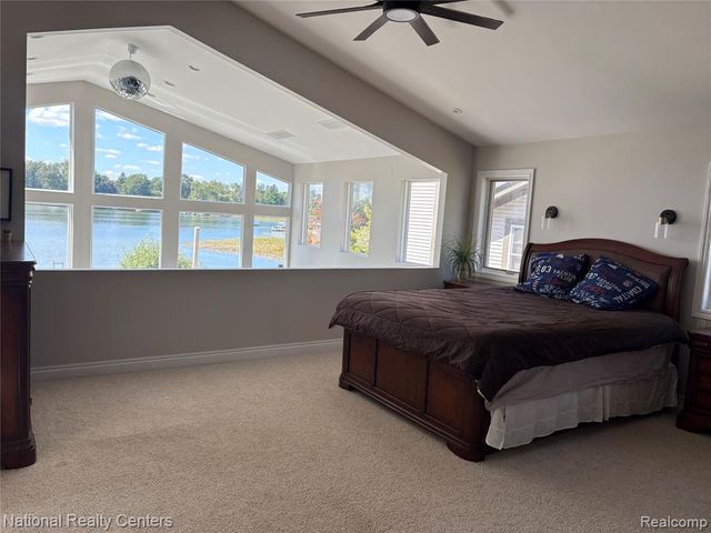 8871 Lakeview Drive, White Lake, MI 48386