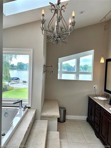 8871 Lakeview Drive, White Lake, MI 48386