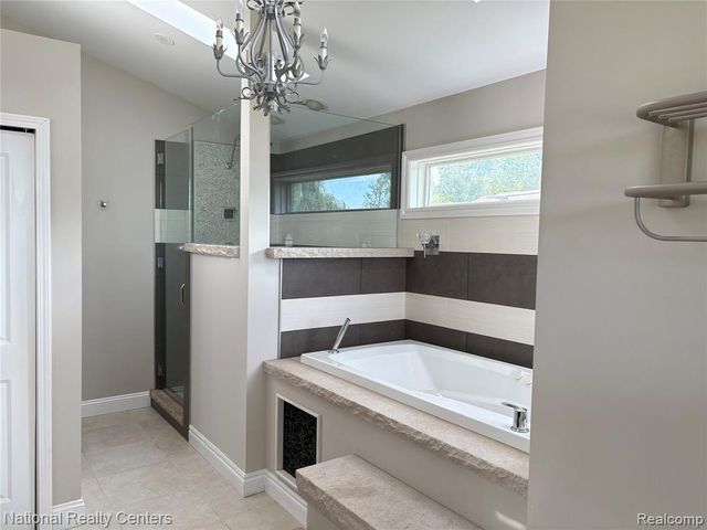 8871 Lakeview Drive, White Lake, MI 48386