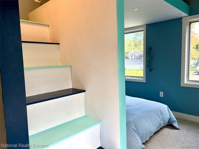 8871 Lakeview Drive, White Lake, MI 48386