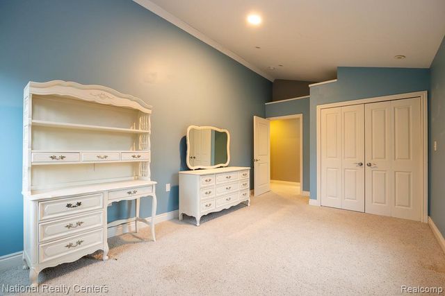 8871 Lakeview Drive, White Lake, MI 48386