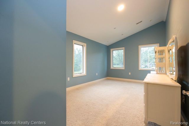 8871 Lakeview Drive, White Lake, MI 48386