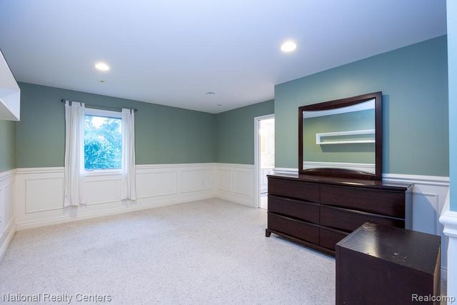 8871 Lakeview Drive, White Lake, MI 48386