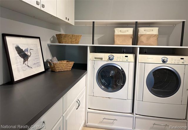 8871 Lakeview Drive, White Lake, MI 48386