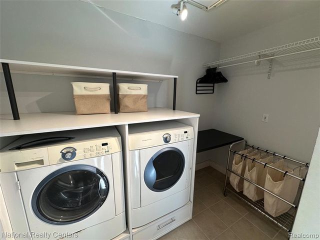 8871 Lakeview Drive, White Lake, MI 48386