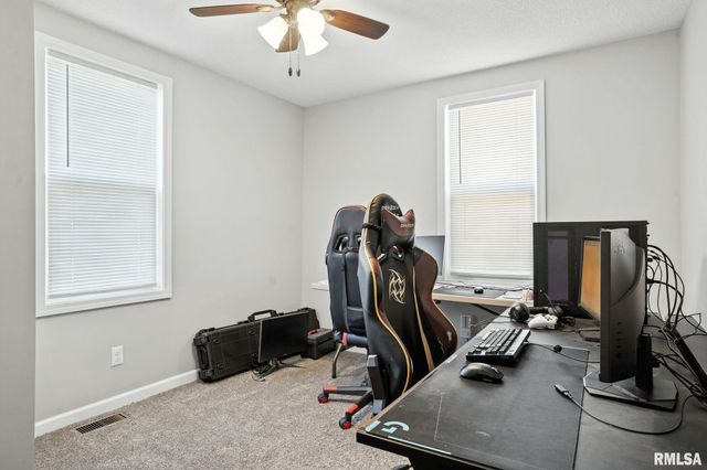 300 S 14TH Street, Le Claire, IA 52753