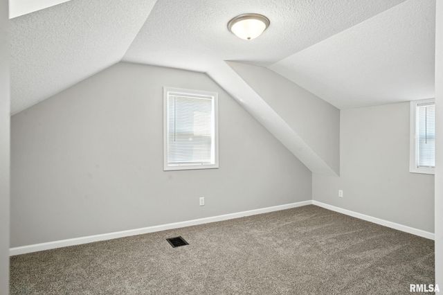 300 S 14TH Street, Le Claire, IA 52753