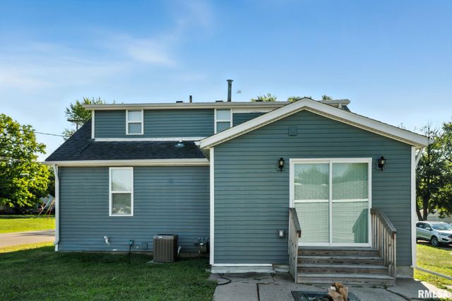 300 S 14TH Street, Le Claire, IA 52753