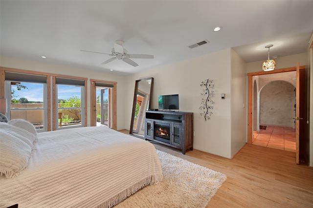 12 Featherbush Court, Santa Fe, NM 87508