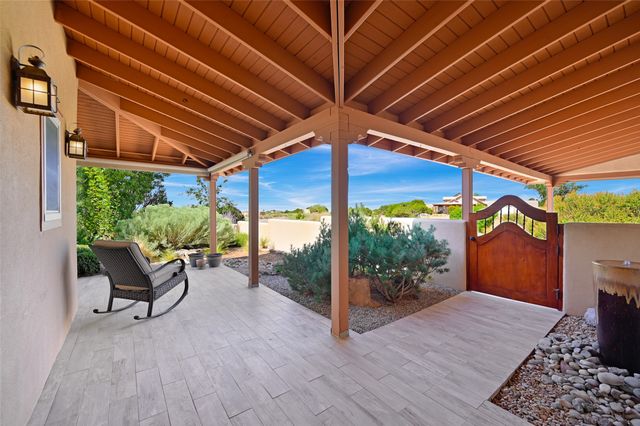 12 Featherbush Court, Santa Fe, NM 87508