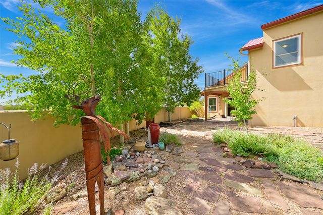 12 Featherbush Court, Santa Fe, NM 87508