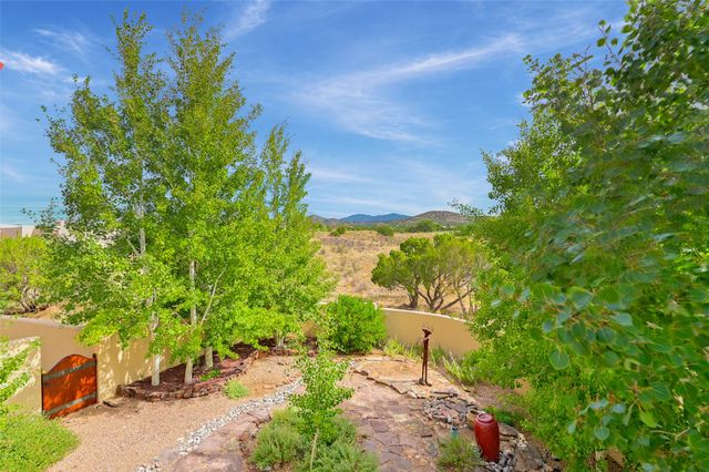 12 Featherbush Court, Santa Fe, NM 87508