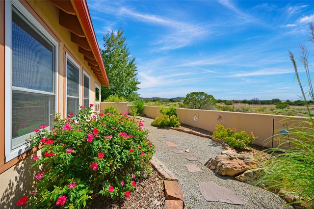 12 Featherbush Court, Santa Fe, NM 87508