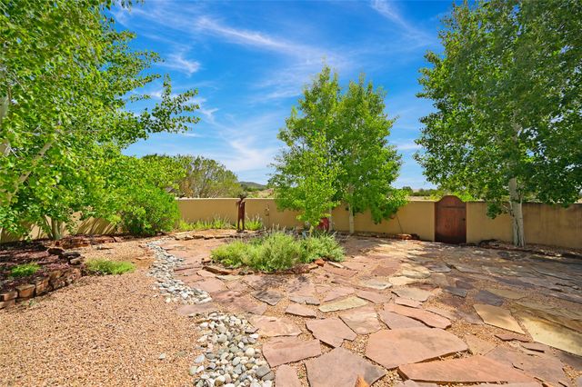 12 Featherbush Court, Santa Fe, NM 87508