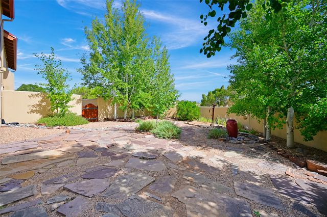 12 Featherbush Court, Santa Fe, NM 87508