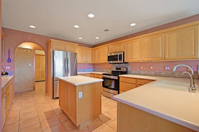12 Featherbush Court, Santa Fe, NM 87508