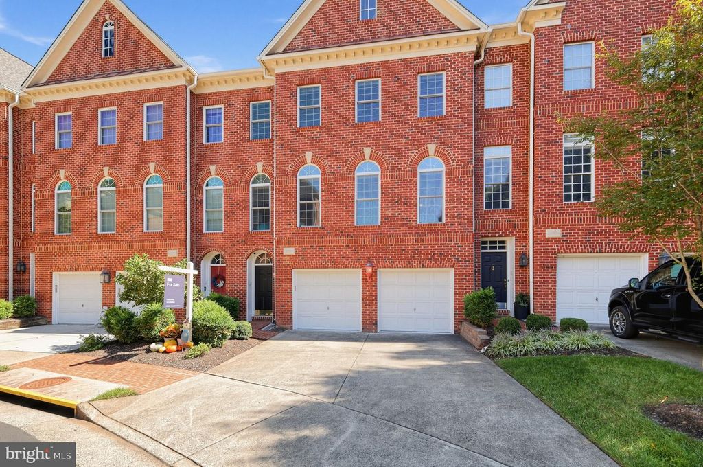 20374 FALLSWAY TER, Sterling, VA 20165