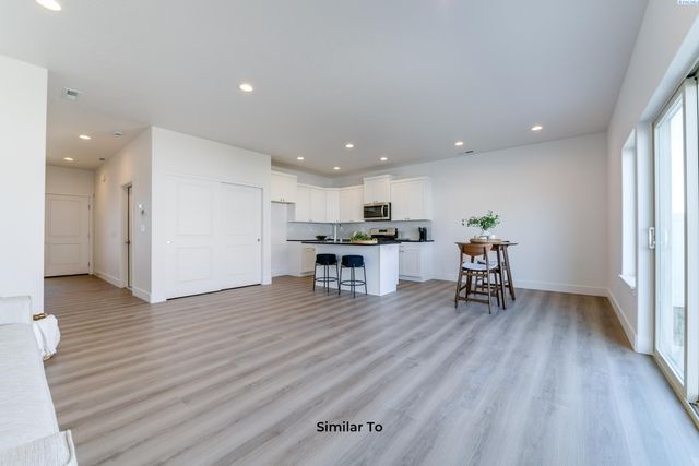 7596 Grapevine Ct, West Richland, WA 99353