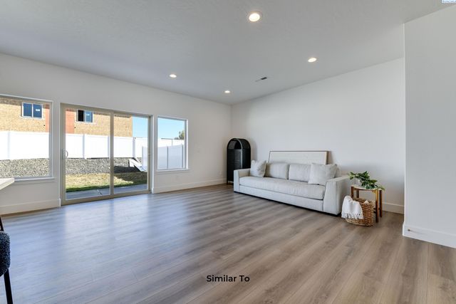 7596 Grapevine Ct, West Richland, WA 99353